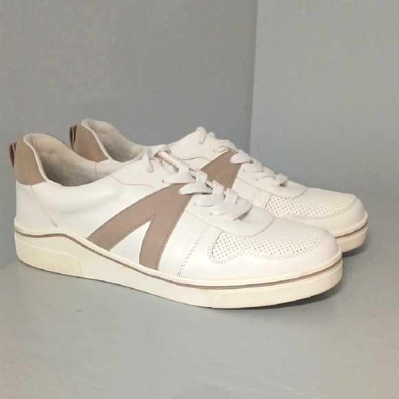 MIA, White and Tan Sneakers, pre-owned, Sz 8.5 - Picture 1 of 6